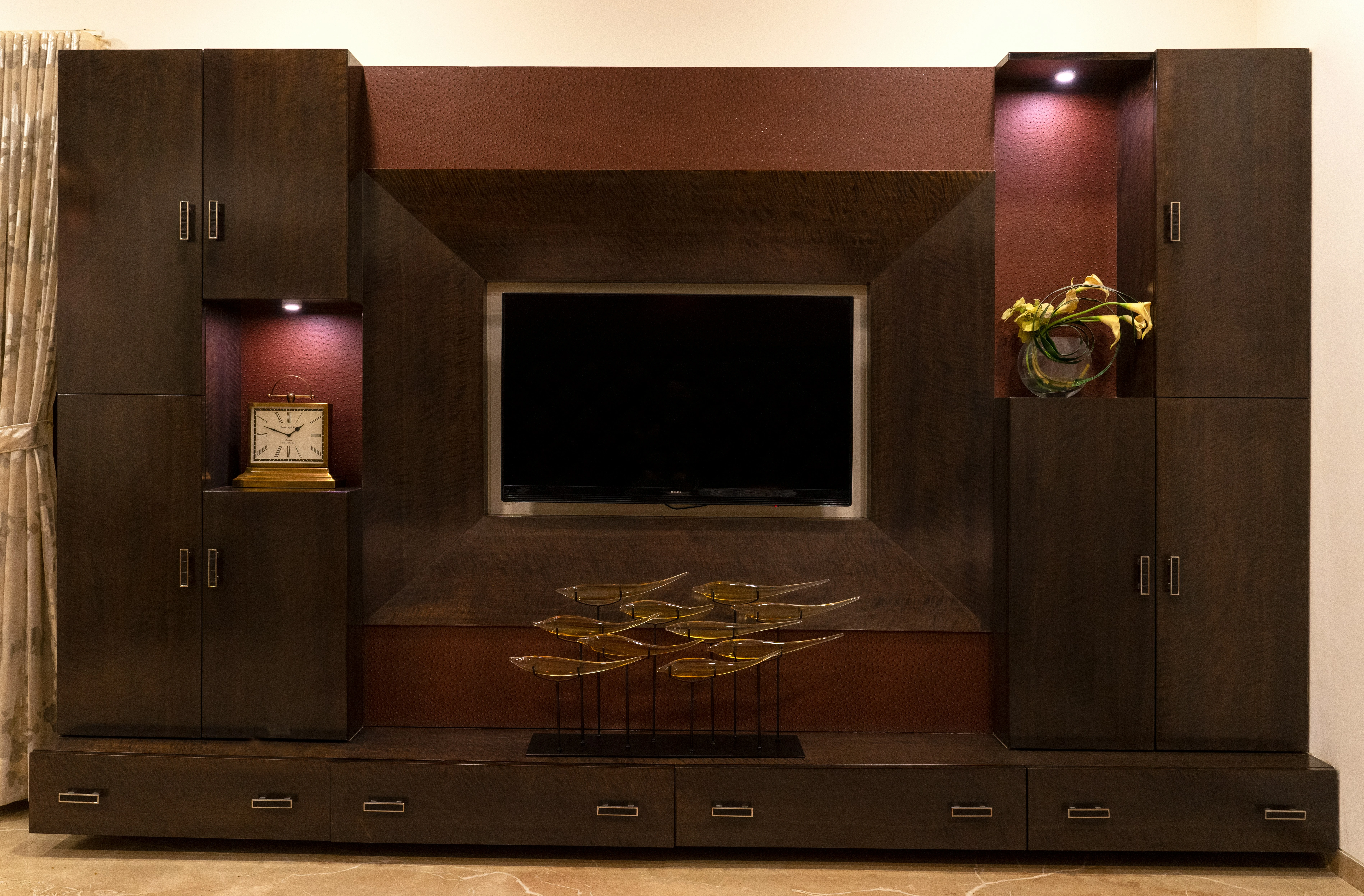 TV Units — image 3